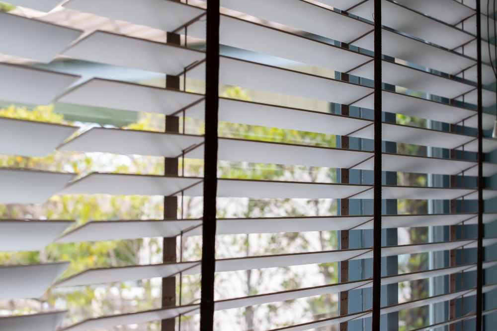 Balancing Style and Durability with Outdoor Blinds » Outdoor Blinds