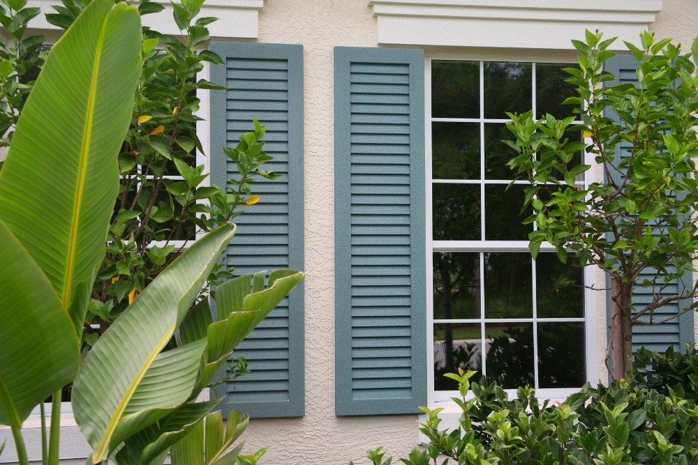 Shutters in Coastal Interiors: Nautical Elegance and Durability - shutters Shutters in Coastal Interiors: Nautical Elegance and Durability - shutters